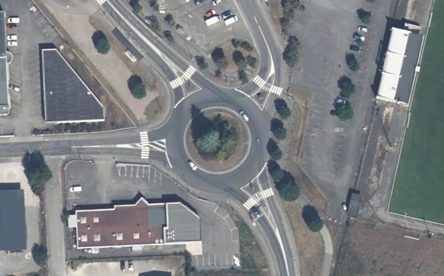 Vue aérienne du Rond-point anonyme n°40549550