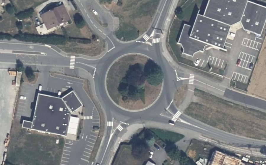 Vue aérienne du Rond-point anonyme n°40549551