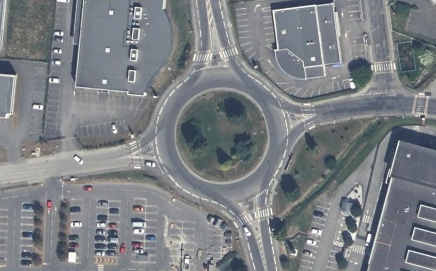 Vue aérienne du Rond-point anonyme n°40549552