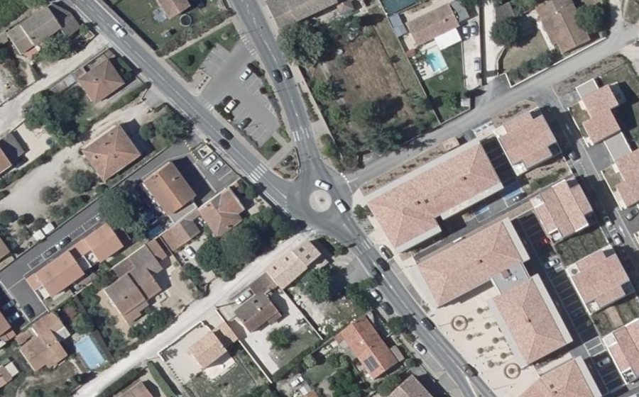 Vue aérienne du Rond-point anonyme n°405703972