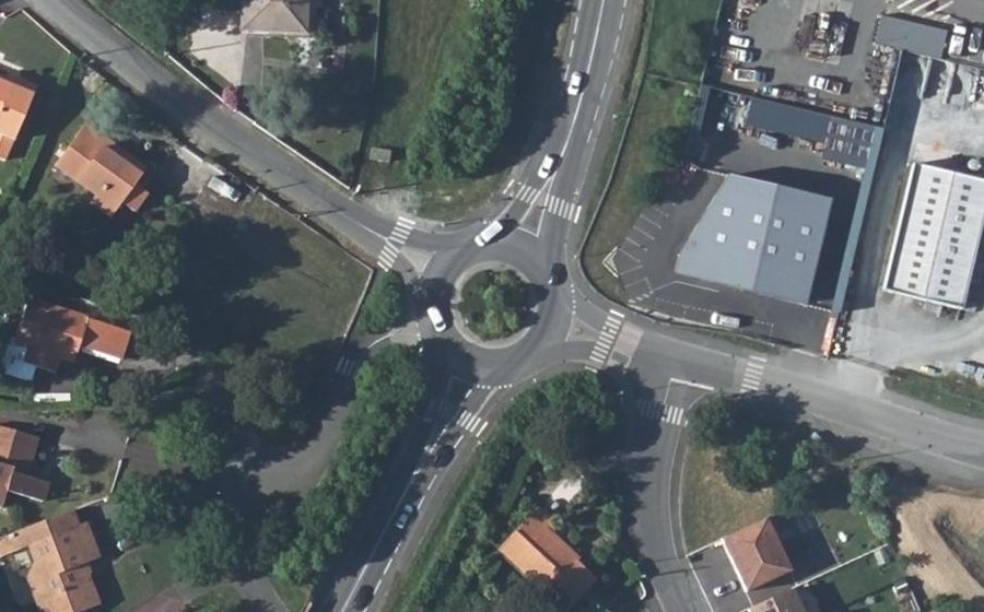 Vue aérienne du Rond-point anonyme n°40588450