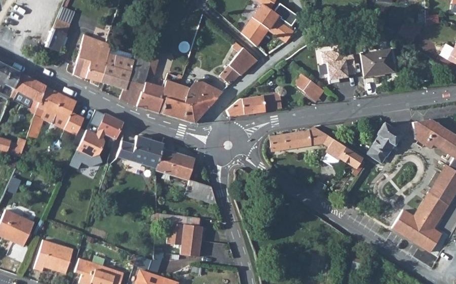 Vue aérienne du Rond-point anonyme n°40588500