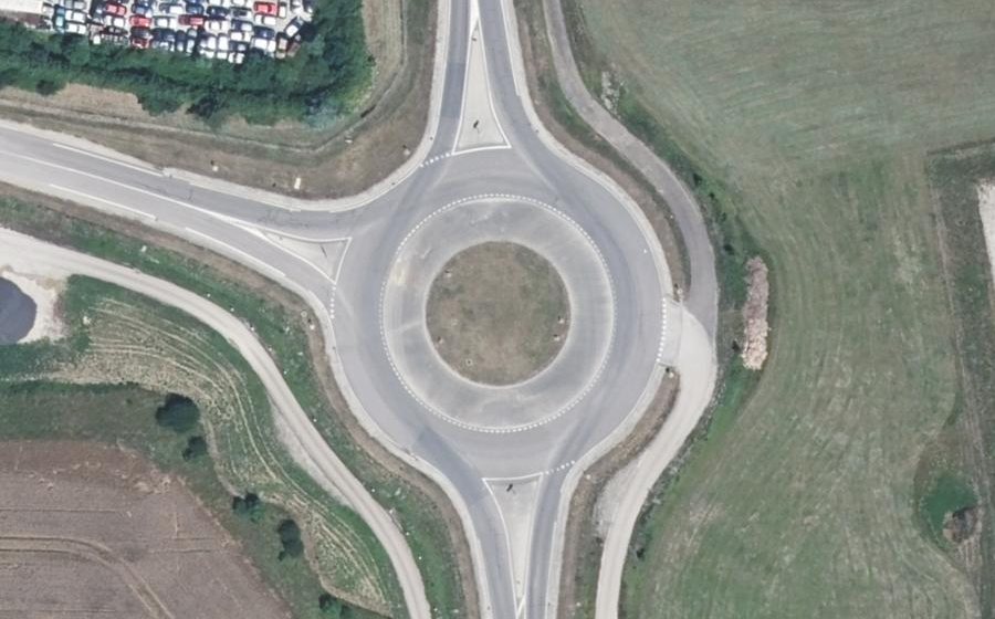 Vue aérienne du Rond-point anonyme n°406003654