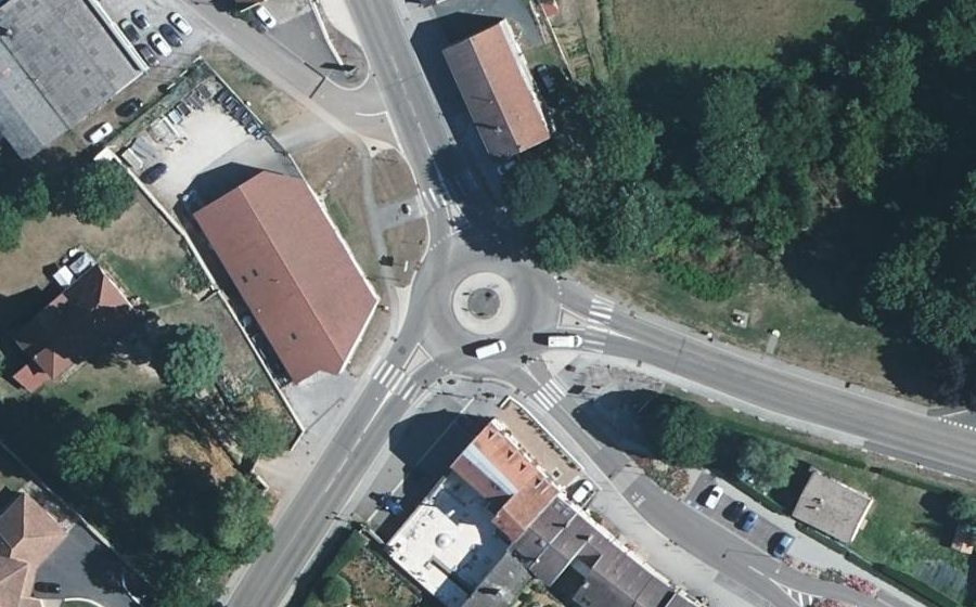 Vue aérienne du Rond-point anonyme n°406008841