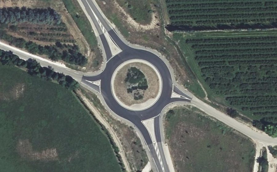 Vue aérienne du Rond-point anonyme n°406067118