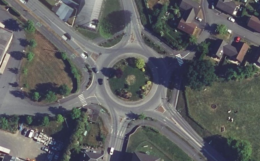 Vue aérienne du Rond-point anonyme n°40607593