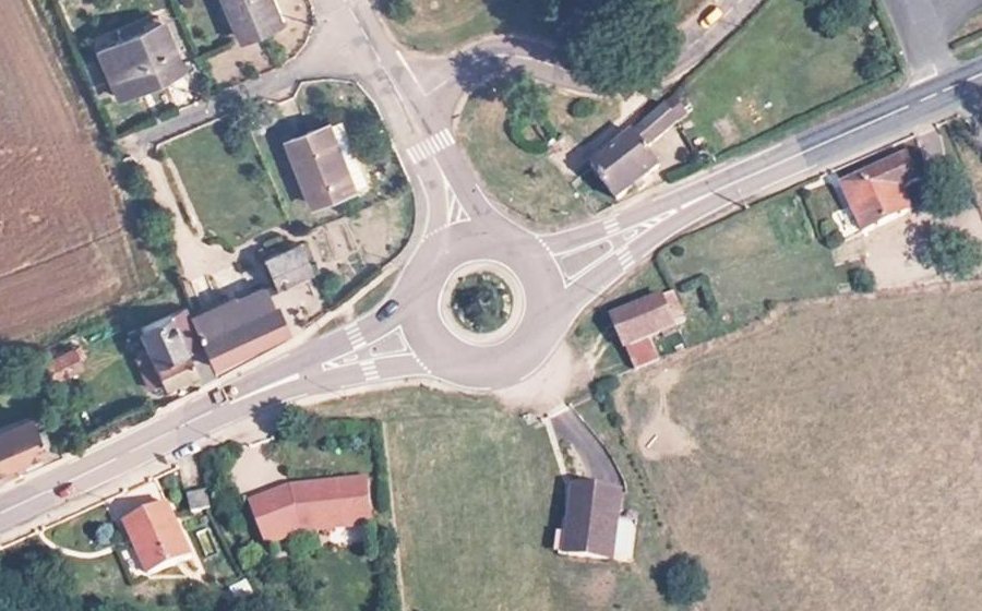 Vue aérienne du Rond-point anonyme n°40610584