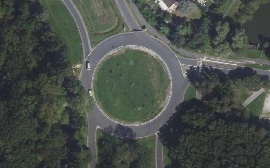 Vue aérienne du Rond-point anonyme n°40620045