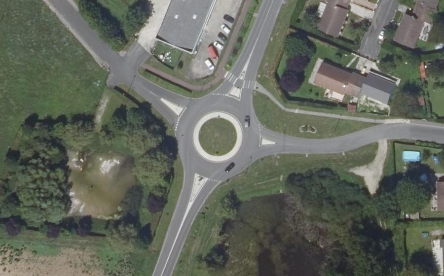 Vue aérienne du Rond-point anonyme n°406203417
