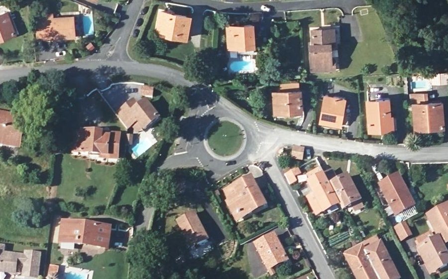 Vue aérienne du Rond-point anonyme n°406247680