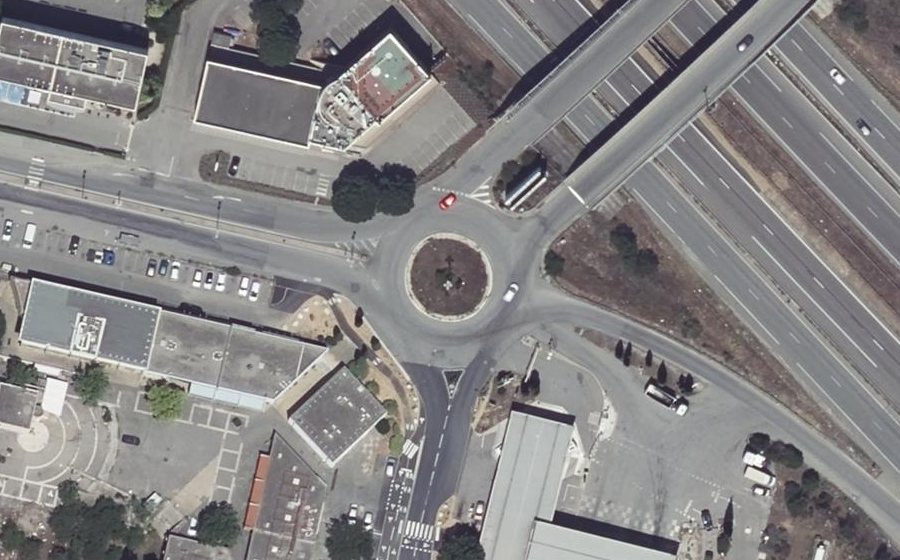 Vue aérienne du Rond-point anonyme n°40631298