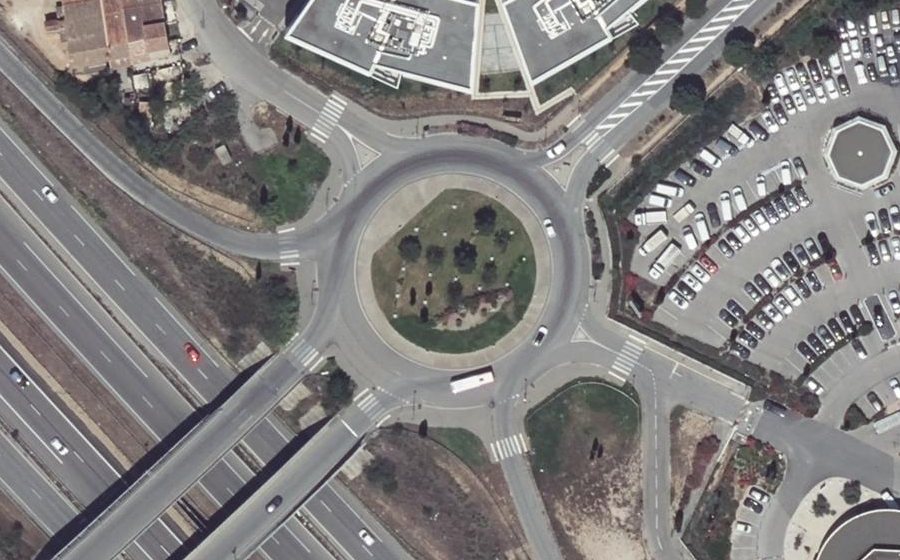 Vue aérienne du Rond-point anonyme n°40631302