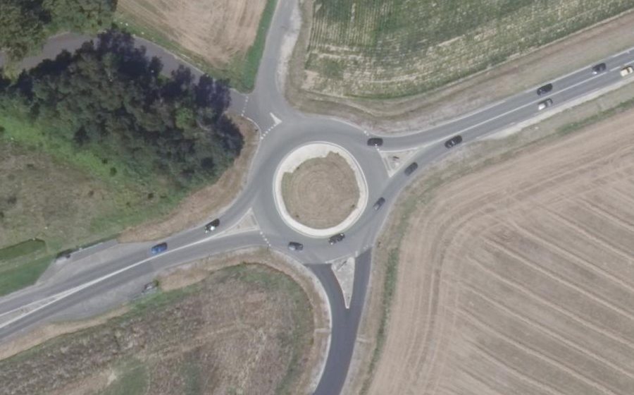 Vue aérienne du Rond-point anonyme n°406391815