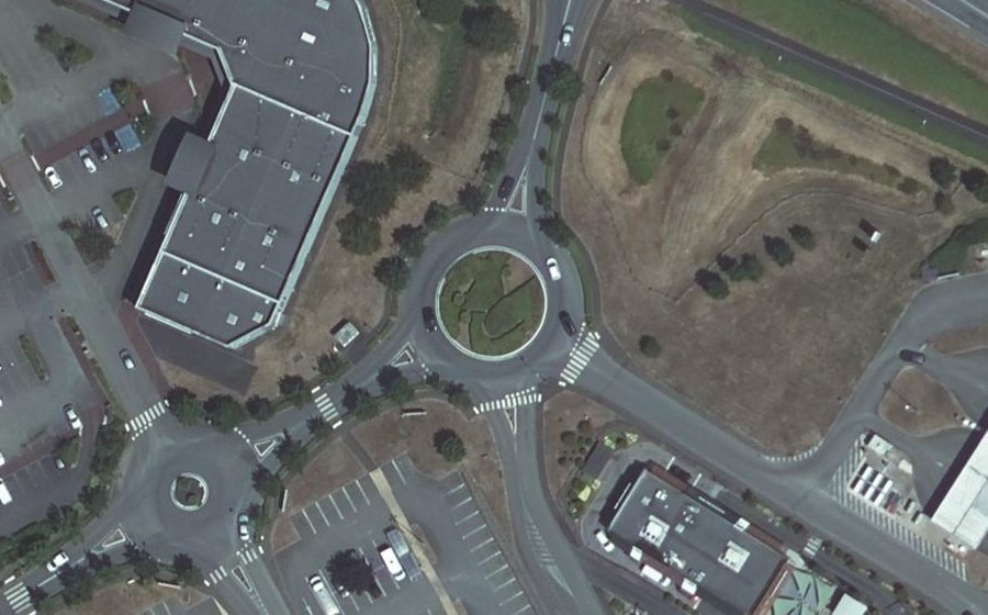 Vue aérienne du Rond-point anonyme n°40642373