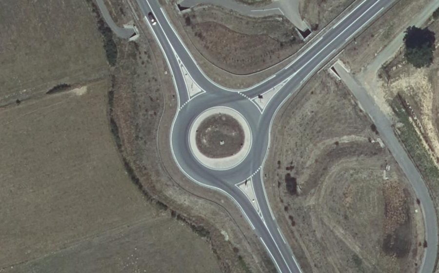 Vue aérienne du Rond-point anonyme n°406437064