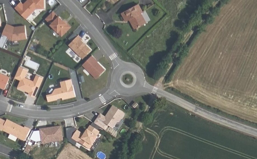 Vue aérienne du Rond-point anonyme n°406443923