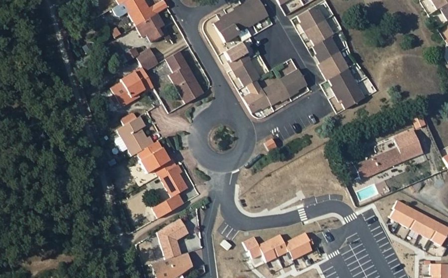 Vue aérienne du Rond-point anonyme n°40645059