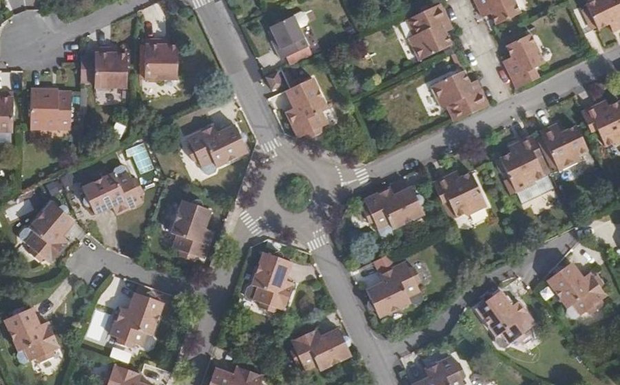 Vue aérienne du Rond-point anonyme n°40645108