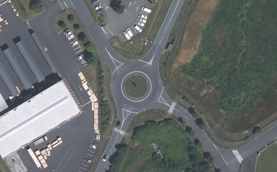 Vue aérienne du Rond-point anonyme n°40651787