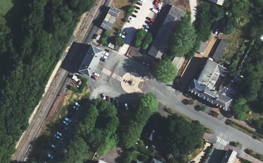 Vue aérienne du Rond-point anonyme n°406556877