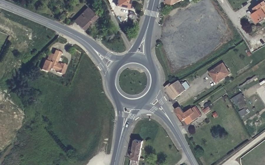 Vue aérienne du Rond-point anonyme n°406582682