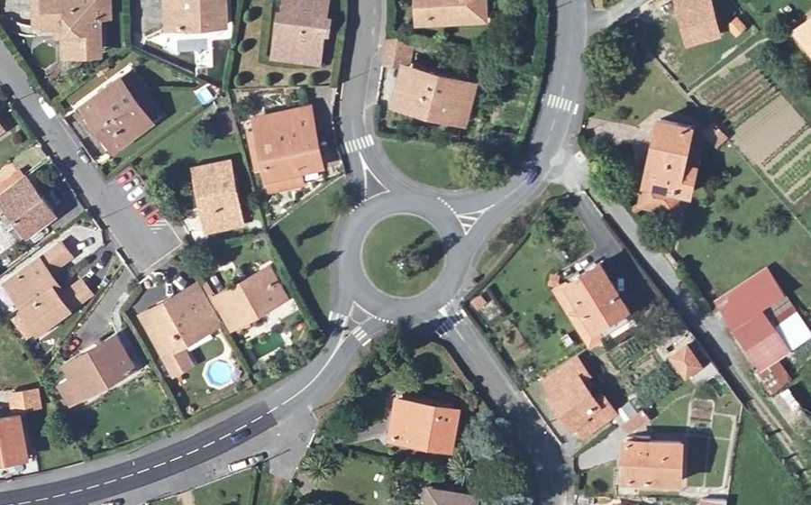 Vue aérienne du Rond-point anonyme n°40666013