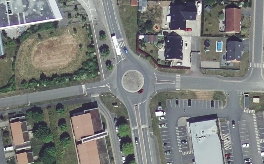 Vue aérienne du Rond-point anonyme n°40670541