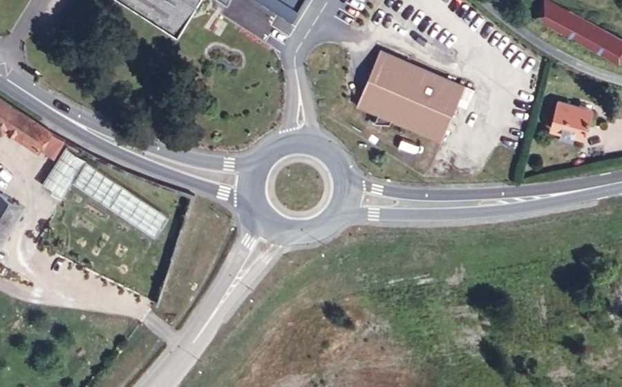 Vue aérienne du Rond-point anonyme n°40671969