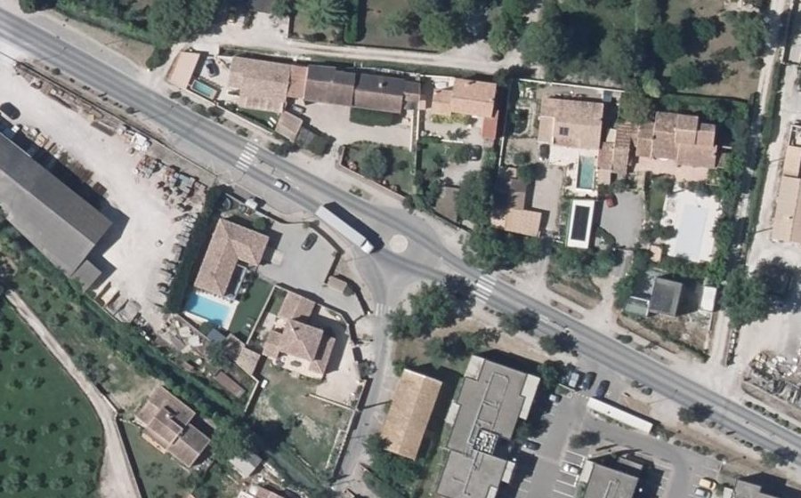 Vue aérienne du Rond-point anonyme n°406813350