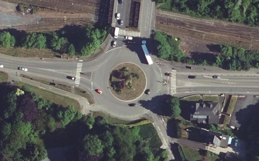 Vue aérienne du Rond-point anonyme n°40693475