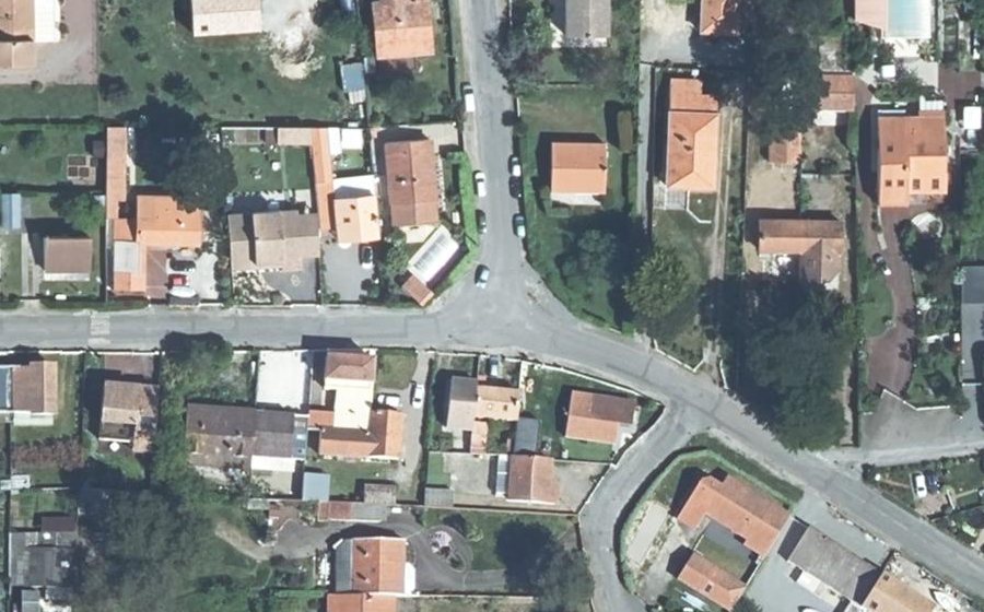 Vue aérienne du Rond-point anonyme n°406990958