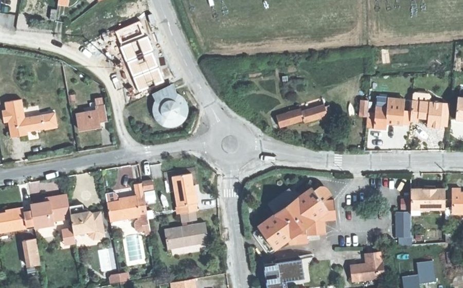 Vue aérienne du Rond-point anonyme n°406992119