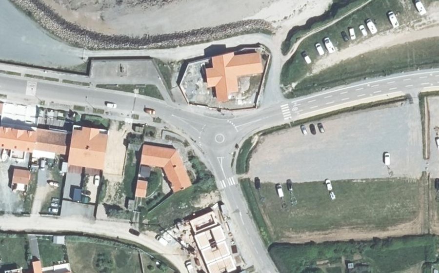 Vue aérienne du Rond-point anonyme n°406992210