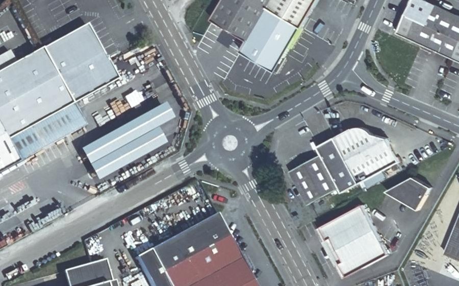 Vue aérienne du Rond-point anonyme n°406994764
