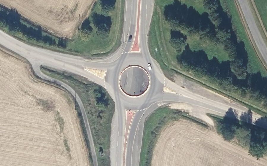 Vue aérienne du Rond-point anonyme n°407012488