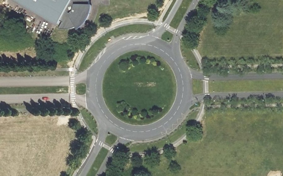 Vue aérienne du Rond-point anonyme n°40702587