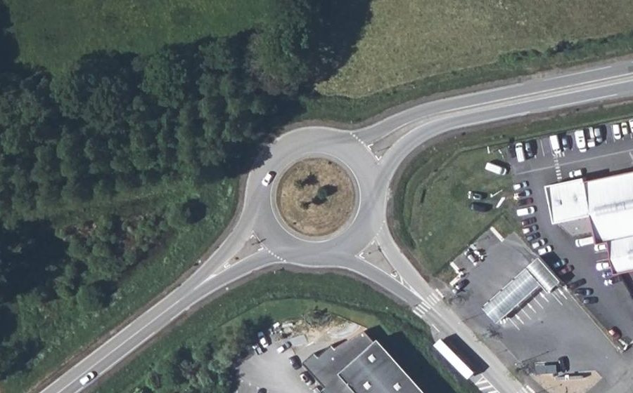Vue aérienne du Rond-point anonyme n°40703213