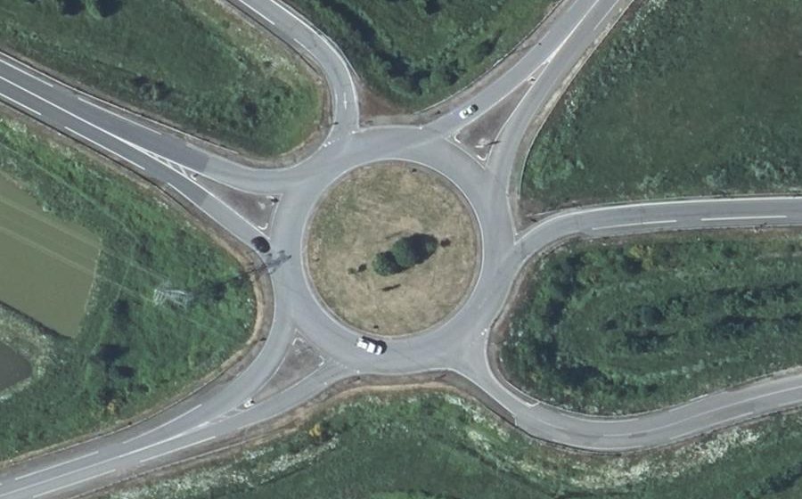 Vue aérienne du Rond-point anonyme n°40703216