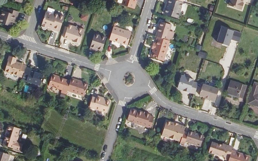 Vue aérienne du Rond-point anonyme n°40711326