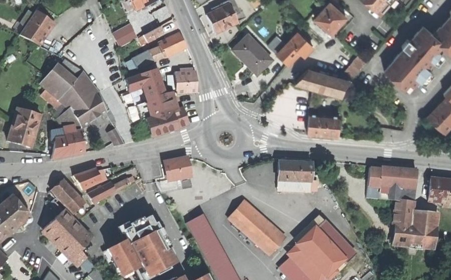 Vue aérienne du Rond-point anonyme n°40711592