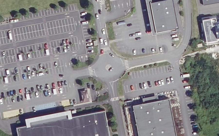 Vue aérienne du Rond-point anonyme n°40712093