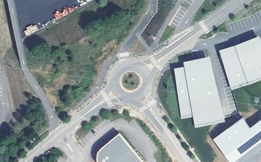 Vue aérienne du Rond-point anonyme n°40713124