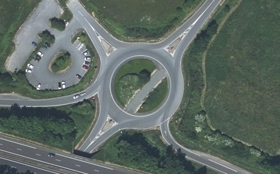 Vue aérienne du Rond-point anonyme n°407171463