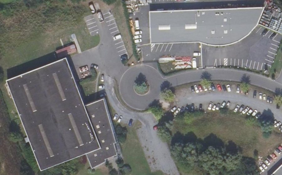 Vue aérienne du Rond-point anonyme n°407171669