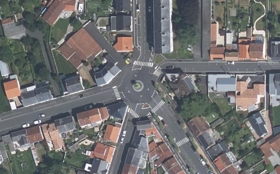Vue aérienne du Rond-point anonyme n°407171953
