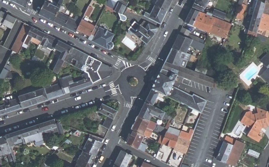 Vue aérienne du Rond-point anonyme n°407172143