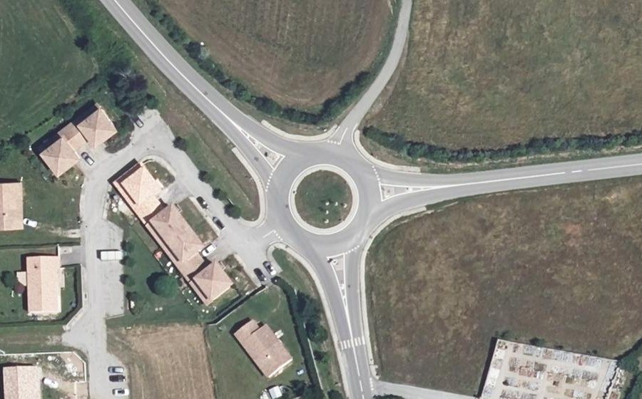 Vue aérienne du Rond-point anonyme n°407209828