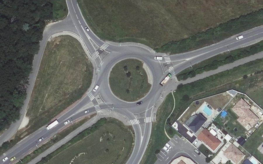 Vue aérienne du Rond-point anonyme n°407285006