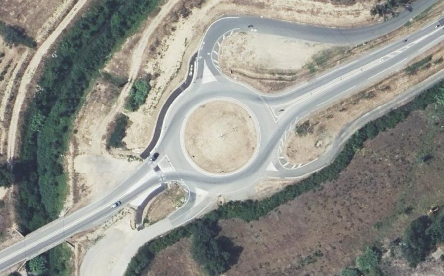 Vue aérienne du Rond-point anonyme n°40738420