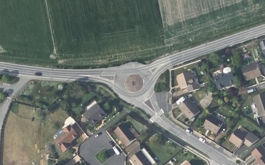 Vue aérienne du Rond-point anonyme n°40743965